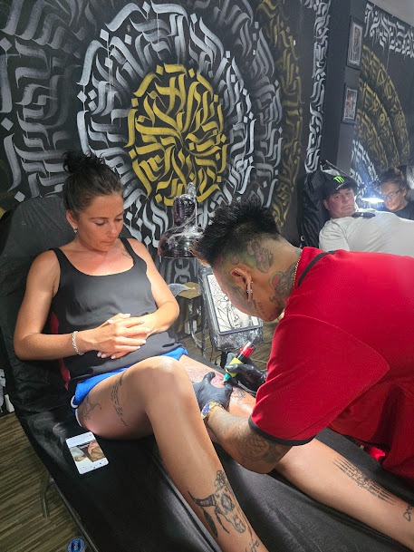 From design to ink, getting a custom tattoo in Kuta is a personalized experience. Walk-in services allow you to collaborate with skilled artists to create your ideal tattoo. The process includes consultation, design adjustments, and skilled inking to bring your vision to life.