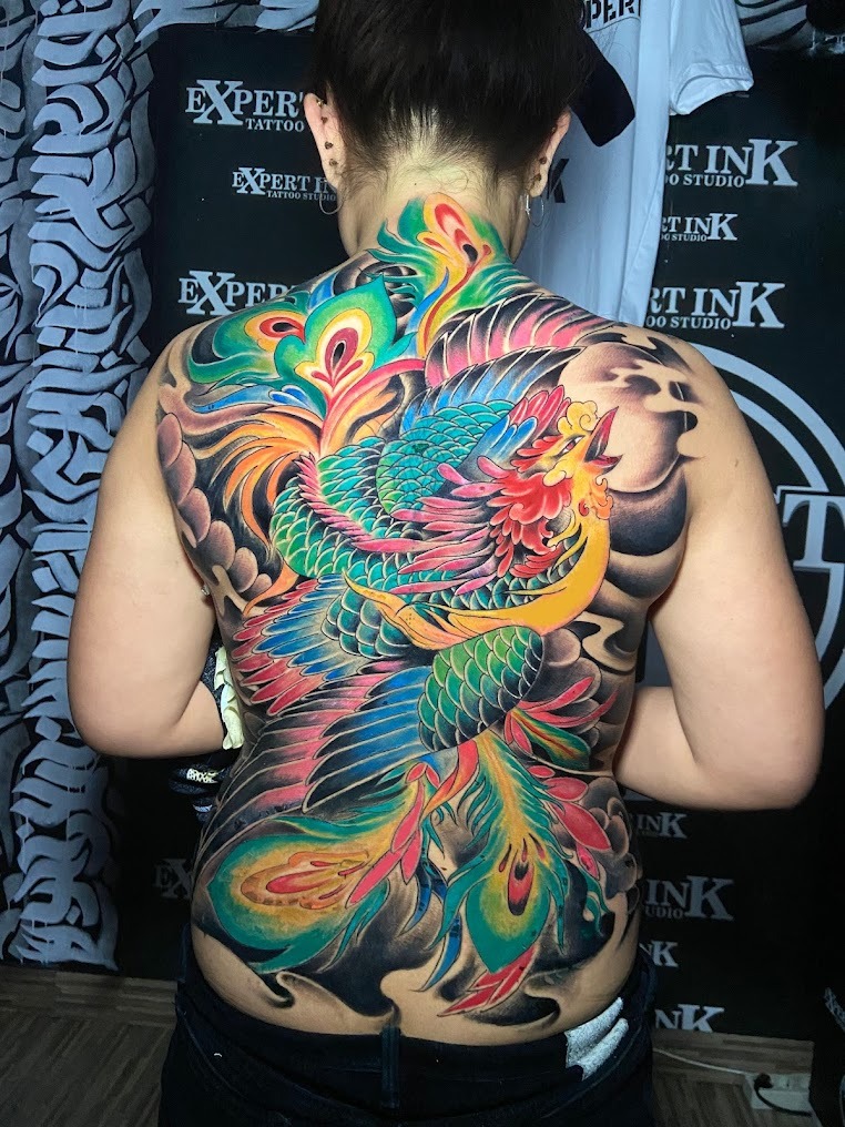 A full-back tattoo in Kuta is a bold commitment and requires careful consideration. Walk-in services are available for custom designs, with guidance on size, placement, and detail. Understand the time, pain, and aftercare involved before taking the plunge into this large-scale tattoo art.