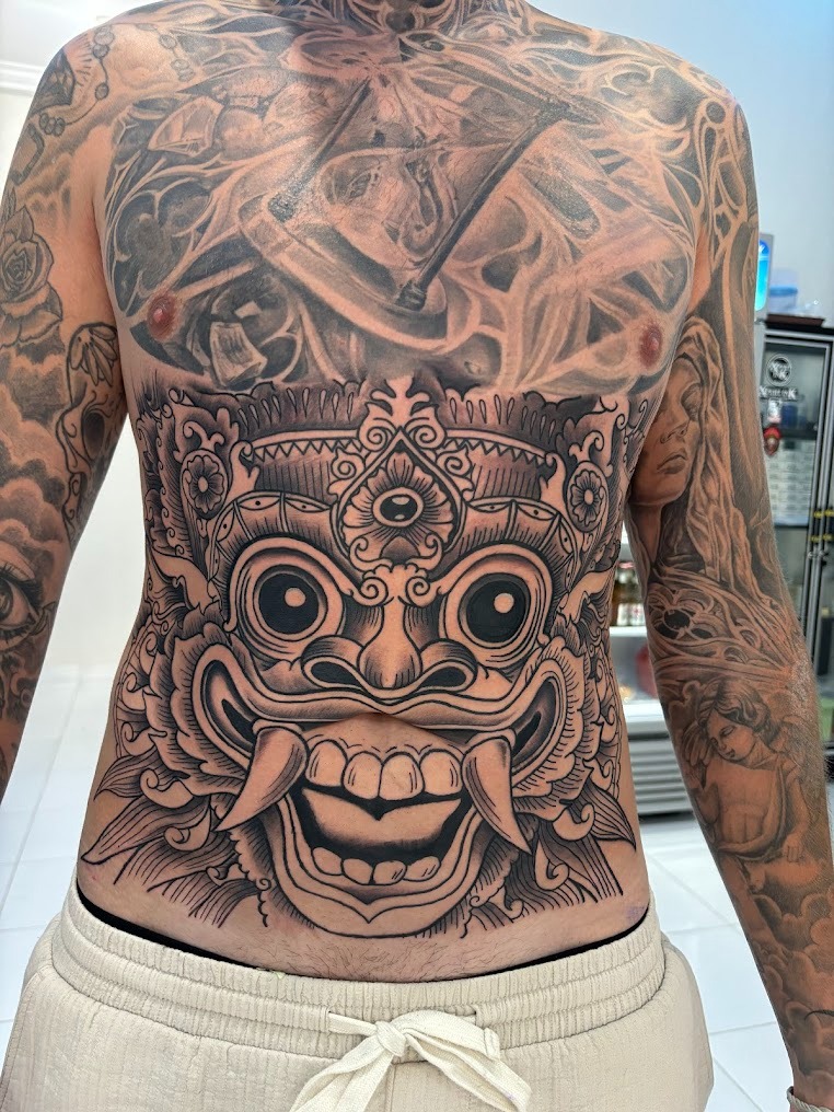 A full-back tattoo in Kuta is a bold commitment and requires careful consideration. Walk-in services are available for custom designs, with guidance on size, placement, and detail. Understand the time, pain, and aftercare involved before taking the plunge into this large-scale tattoo art.