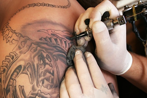 A full-back tattoo in Kuta is a bold commitment and requires careful consideration. Walk-in services are available for custom designs, with guidance on size, placement, and detail. Understand the time, pain, and aftercare involved before taking the plunge into this large-scale tattoo art.