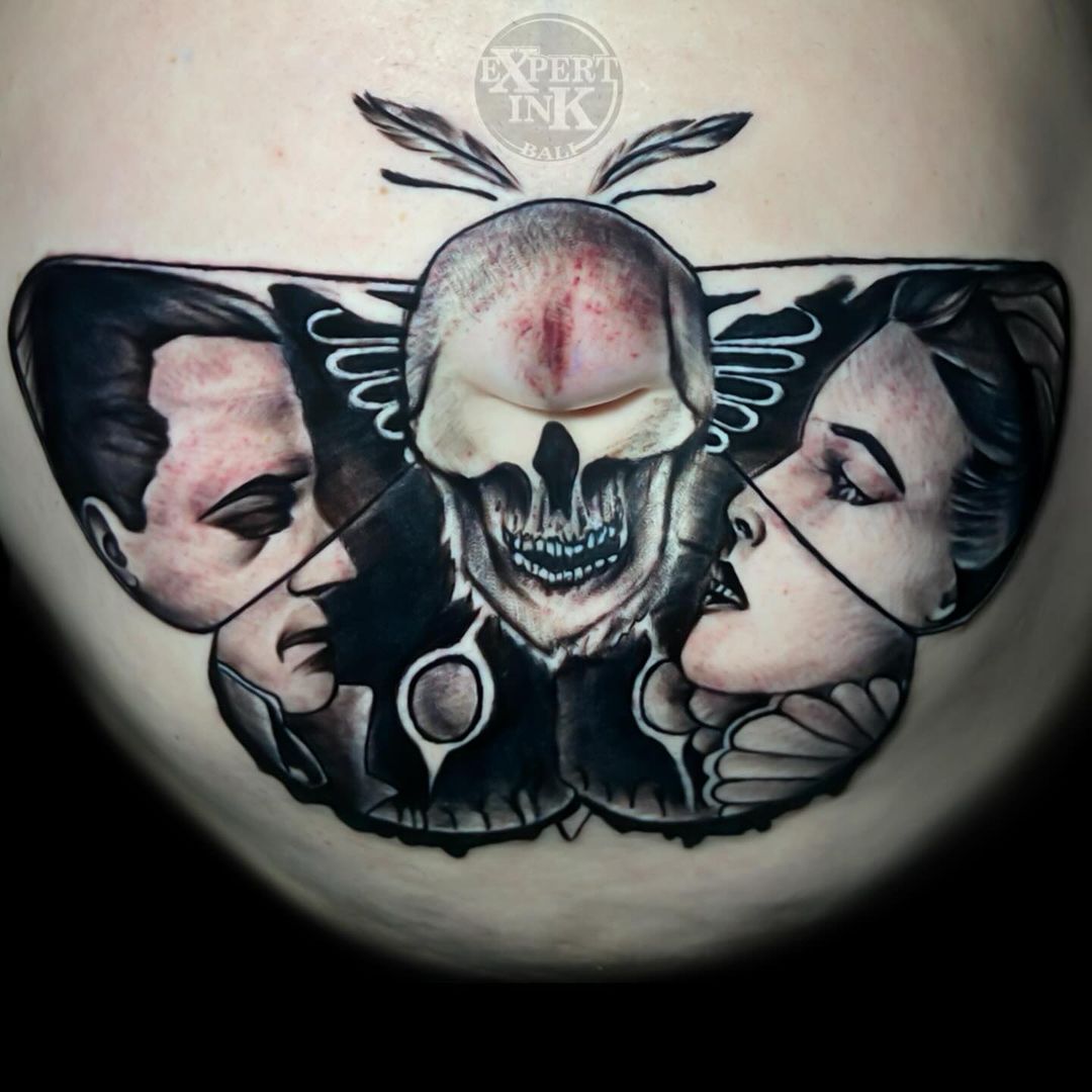 Black and colour tattoos in Kuta offer diverse options for every style. Walk-in services help you choose the perfect design, whether bold black ink or vibrant colours. Work with artists to find the ideal tattoo that suits your personality and taste.